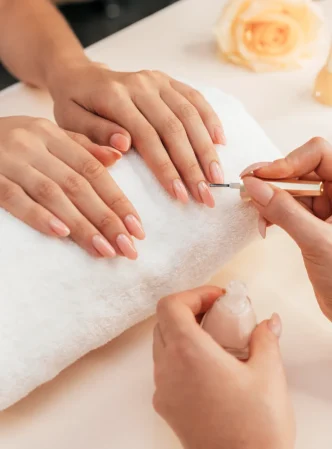 healthy-beautiful-manicure-manicurist